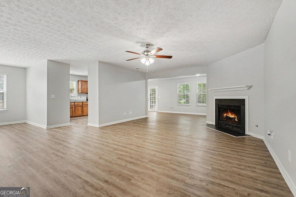411 Crested View Drive, Loganville, GA 30052 — photo 2