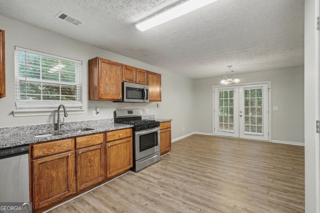 411 Crested View Drive, Loganville, GA 30052 — photo 4