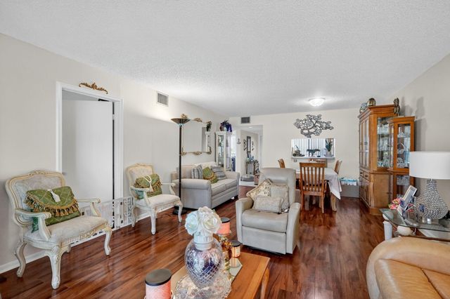 901 SW 128th Terrace 211a, Pembroke Pines, FL 33027