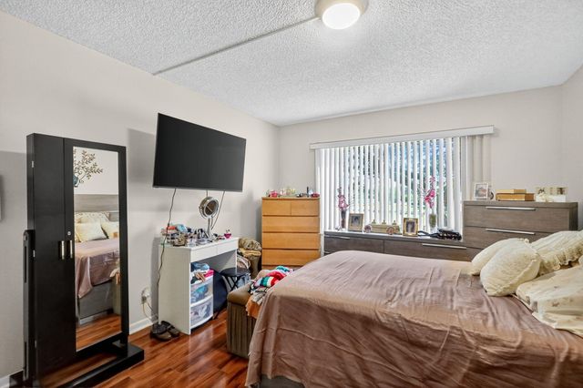 901 SW 128th Terrace 211a, Pembroke Pines, FL 33027