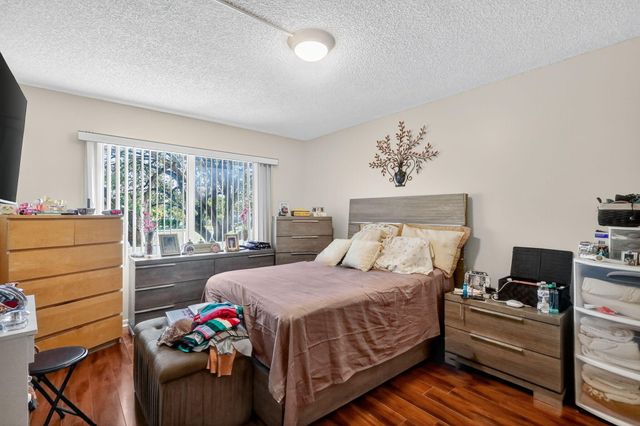 901 SW 128th Terrace 211a, Pembroke Pines, FL 33027