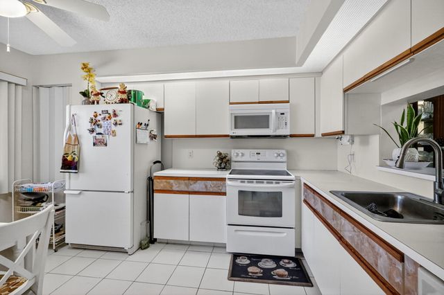 901 SW 128th Terrace 211a, Pembroke Pines, FL 33027