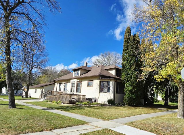 603 Arnold Avenue N, Thief River Falls, MN 56701