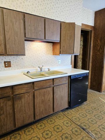 603 Arnold Avenue N, Thief River Falls, MN 56701