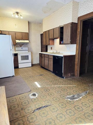 603 Arnold Avenue N, Thief River Falls, MN 56701