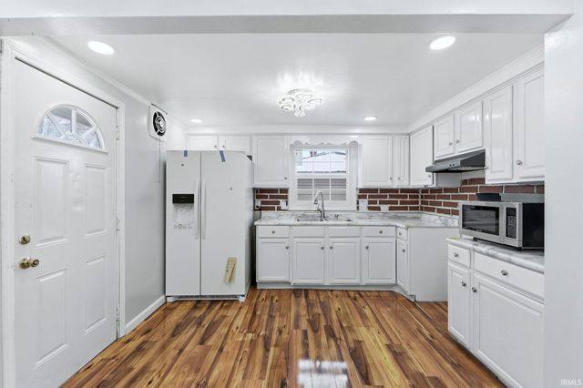 5006 Hessen Cassel Road, Fort Wayne, IN 46806