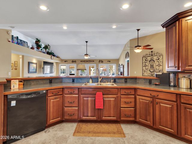 7615 W JULIE Drive, Glendale, AZ 85308