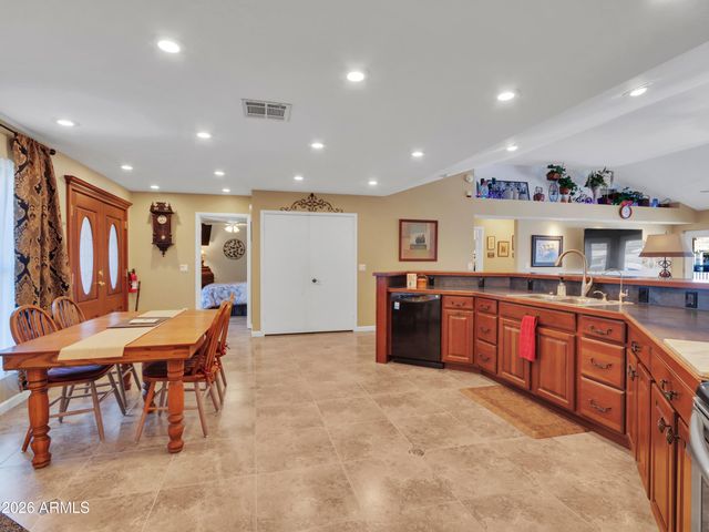 7615 W JULIE Drive, Glendale, AZ 85308
