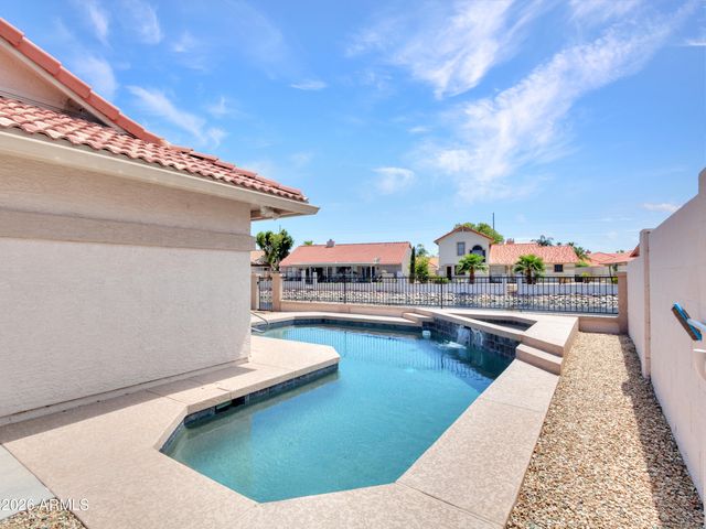 7615 W JULIE Drive, Glendale, AZ 85308