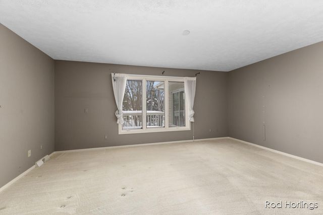 6977 Pinehurst Lane, Rockford, MI 49341