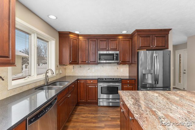 6977 Pinehurst Lane, Rockford, MI 49341