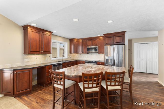 6977 Pinehurst Lane, Rockford, MI 49341