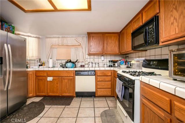 45931 York, Lancaster, CA 93534