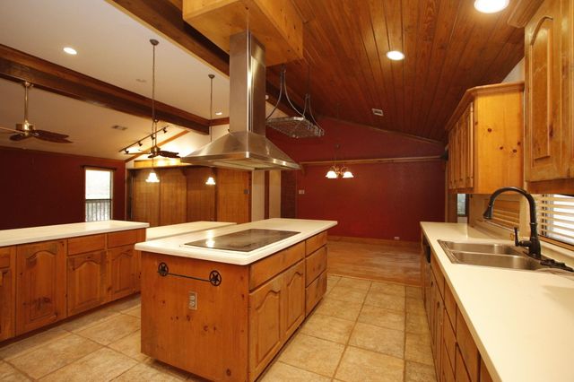 1025 Goodson Loop, Pinehurst, TX 77362