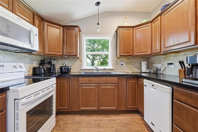 25619 S Lake Annette Road, Freeman, MO 64746