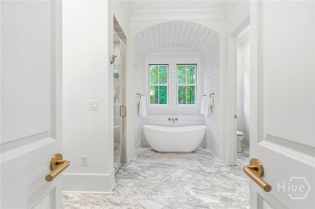 1040 Parrotts Cove, Greensboro, GA 30642