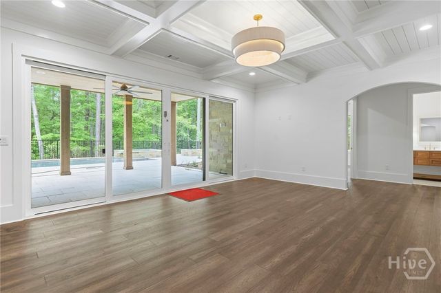 1040 Parrotts Cove, Greensboro, GA 30642