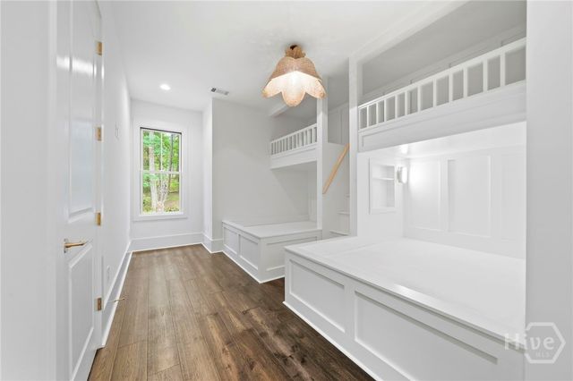 1040 Parrotts Cove, Greensboro, GA 30642