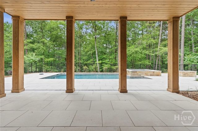 1040 Parrotts Cove, Greensboro, GA 30642