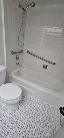 2700 Mitchell Drive 5, Woodridge, IL 60517