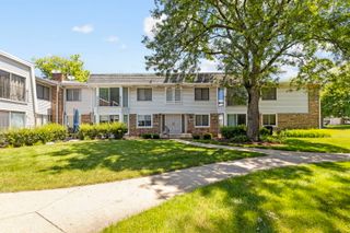 2700 Mitchell Drive 5, Woodridge, IL 60517