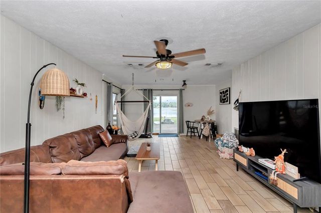 141 E COWPEN LAKE POINT ROAD, Hawthorne, FL 32640