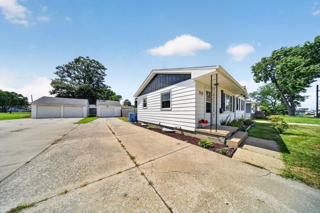720 Dena Street, Waterloo, IA 50702