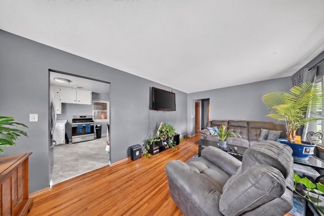 720 Dena Street, Waterloo, IA 50702