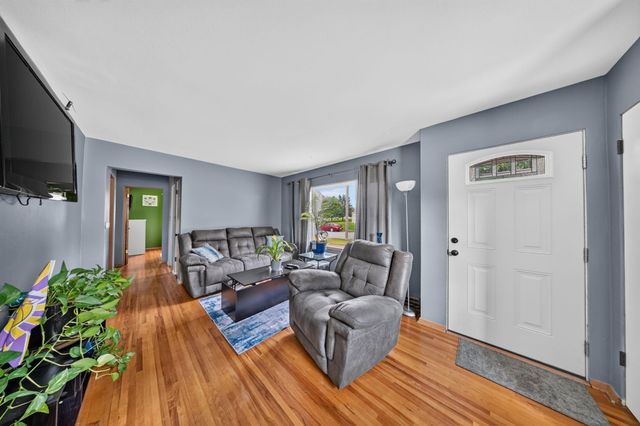 720 Dena Street, Waterloo, IA 50702