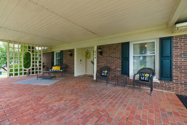 219 Adams Lane, Harrodsburg, KY 40330