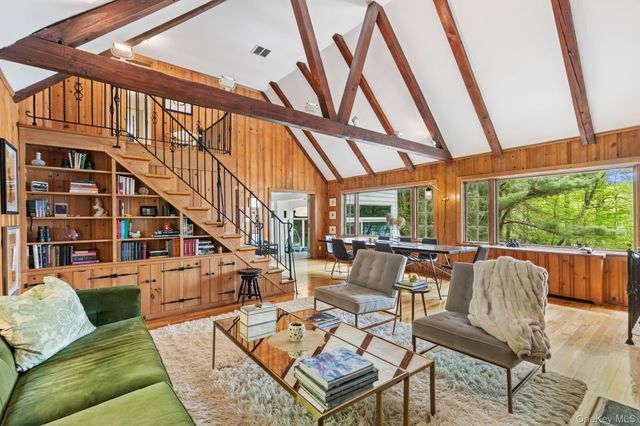 1085 Barrett Circle W, Carmel, NY 10512