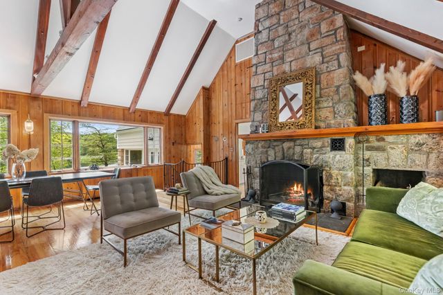 1085 Barrett Circle W, Carmel, NY 10512