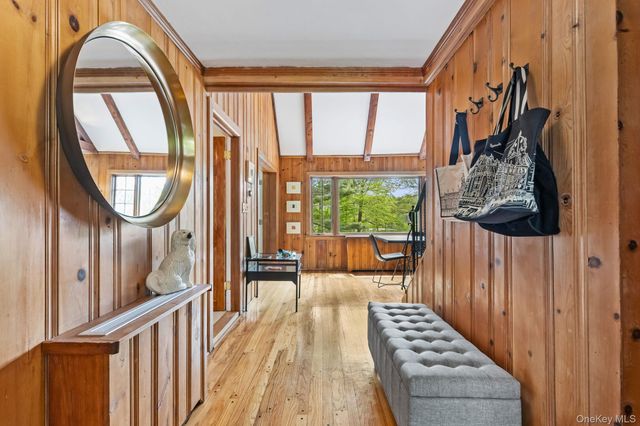 1085 Barrett Circle W, Carmel, NY 10512