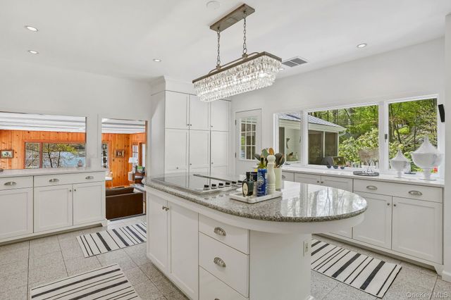 1085 Barrett Circle W, Carmel, NY 10512