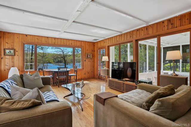 1085 Barrett Circle W, Carmel, NY 10512