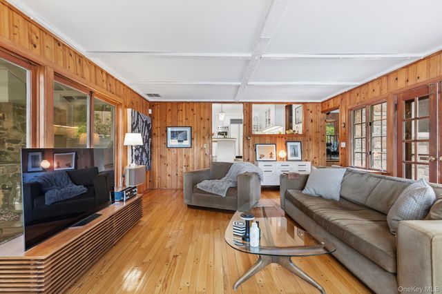 1085 Barrett Circle W, Carmel, NY 10512