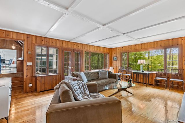 1085 Barrett Circle W, Carmel, NY 10512