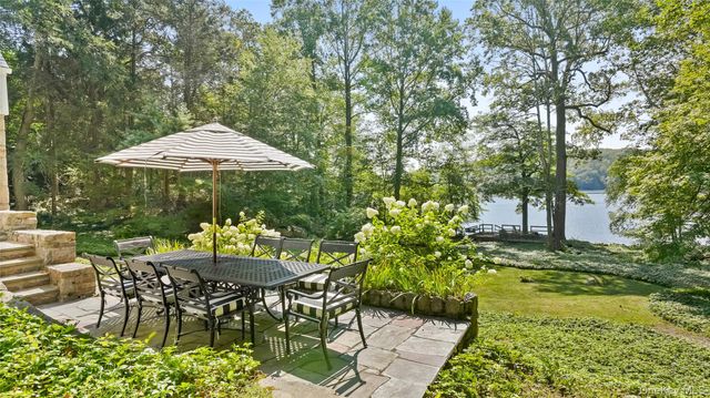 1085 Barrett Circle W, Carmel, NY 10512