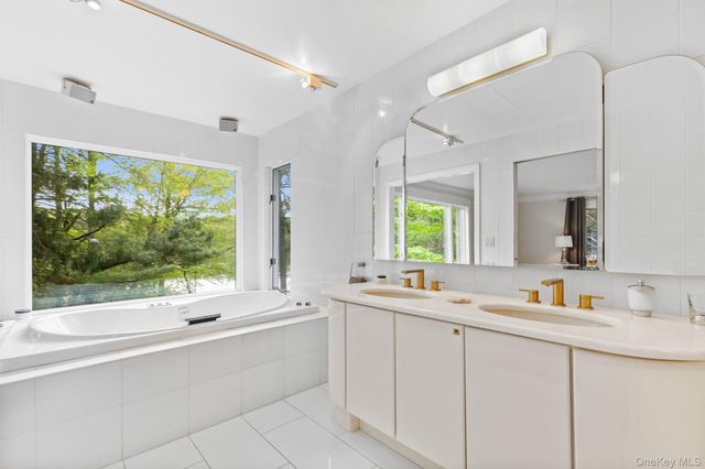 1085 Barrett Circle W, Carmel, NY 10512