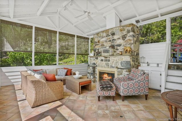 1085 Barrett Circle W, Carmel, NY 10512