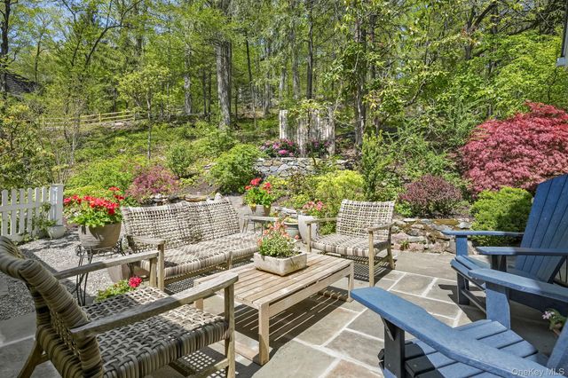 1085 Barrett Circle W, Carmel, NY 10512