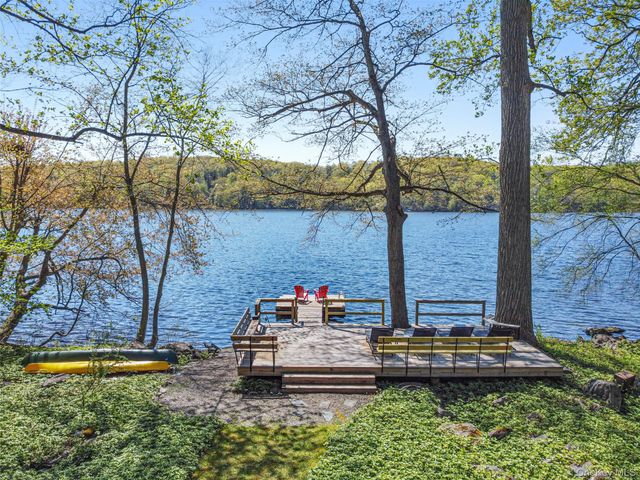 1085 Barrett Circle W, Carmel, NY 10512