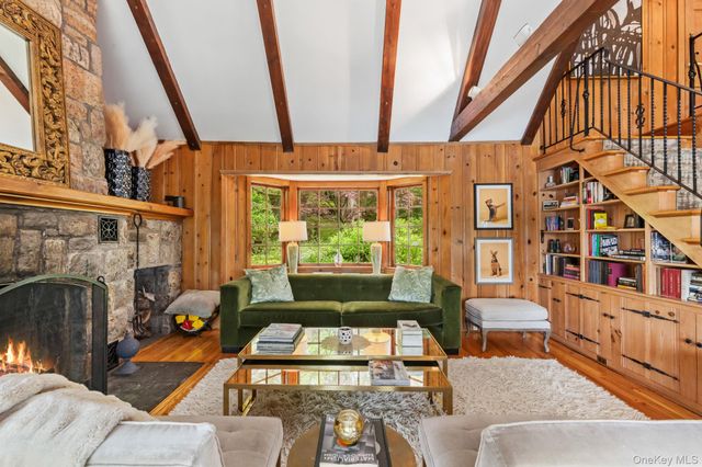 1085 Barrett Circle W, Carmel, NY 10512
