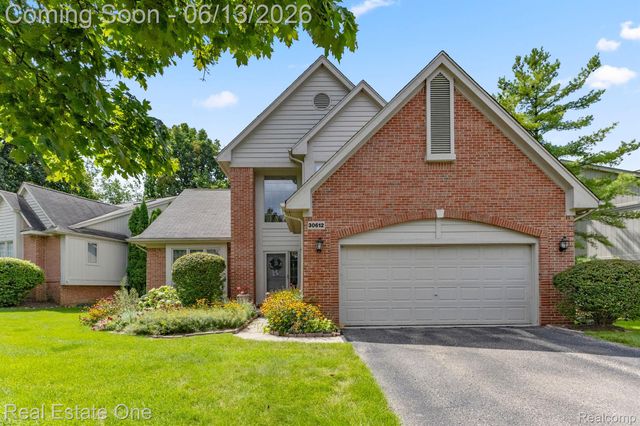 30612 SEQUOIA Circle, Farmington Hills, MI 48331