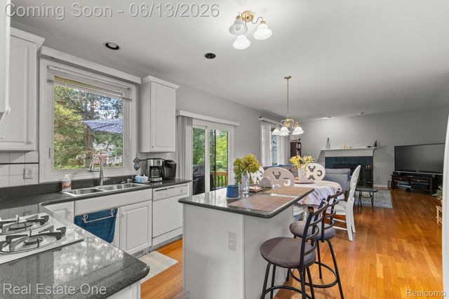 30612 SEQUOIA Circle, Farmington Hills, MI 48331