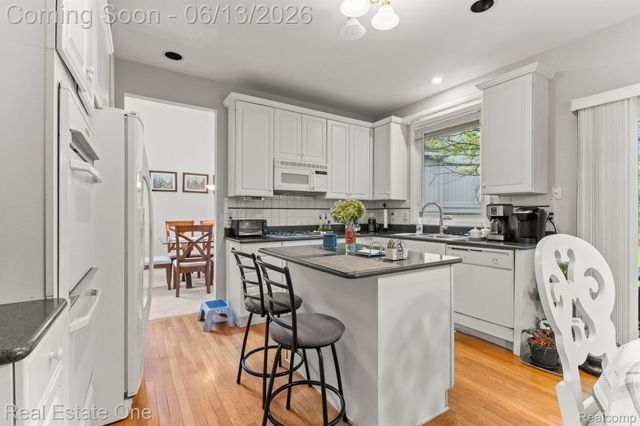 30612 SEQUOIA Circle, Farmington Hills, MI 48331