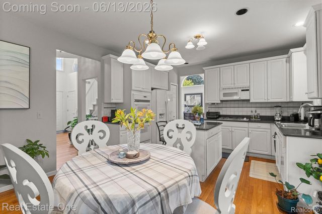 30612 SEQUOIA Circle, Farmington Hills, MI 48331