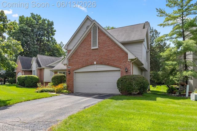 30612 SEQUOIA Circle, Farmington Hills, MI 48331