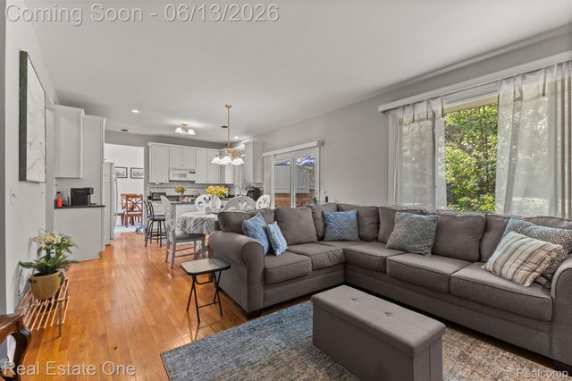 30612 SEQUOIA Circle, Farmington Hills, MI 48331