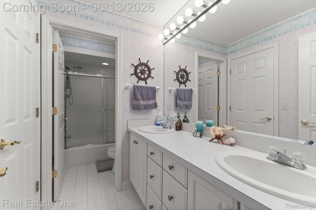 30612 SEQUOIA Circle, Farmington Hills, MI 48331